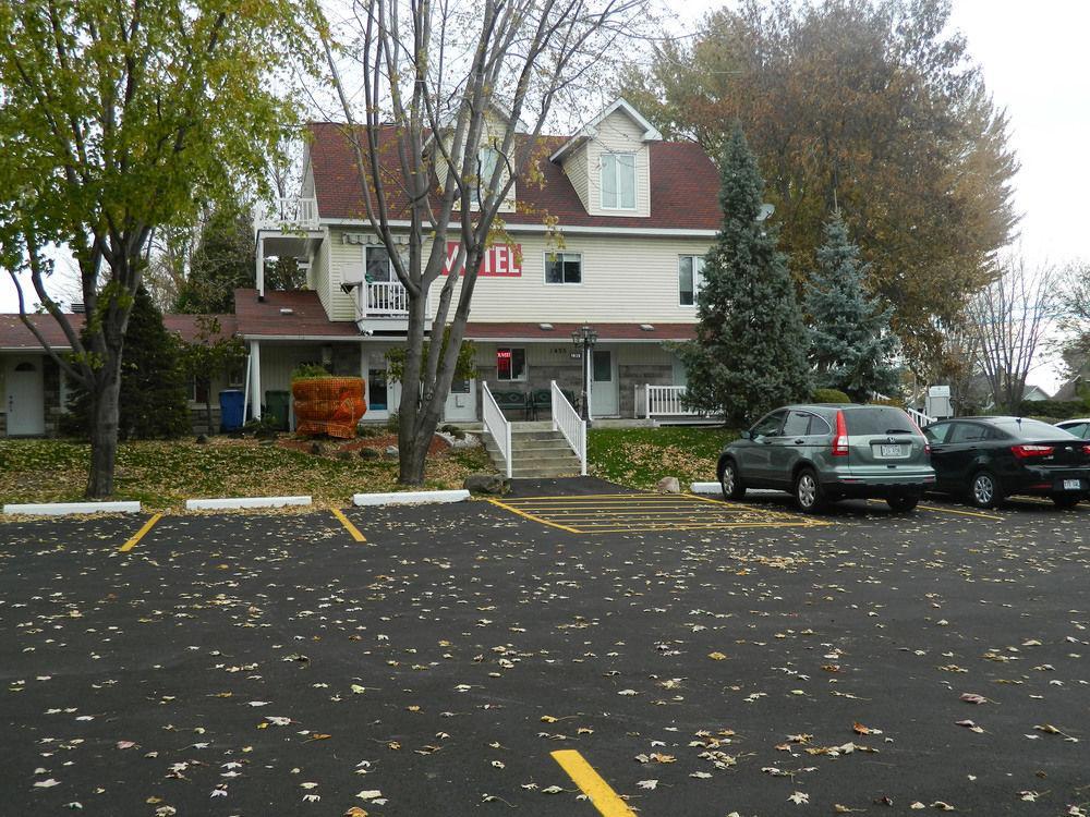 Motel Derfal Repentigny Exteriör bild