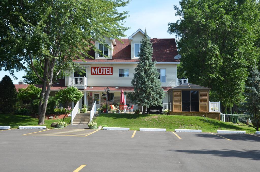 Motel Derfal Repentigny Exteriör bild
