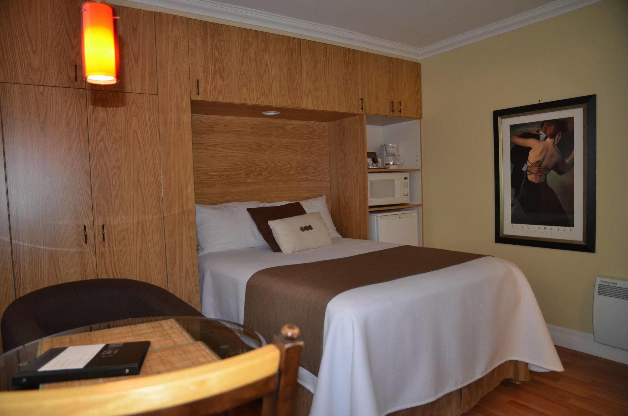 Motel Derfal Repentigny Exteriör bild