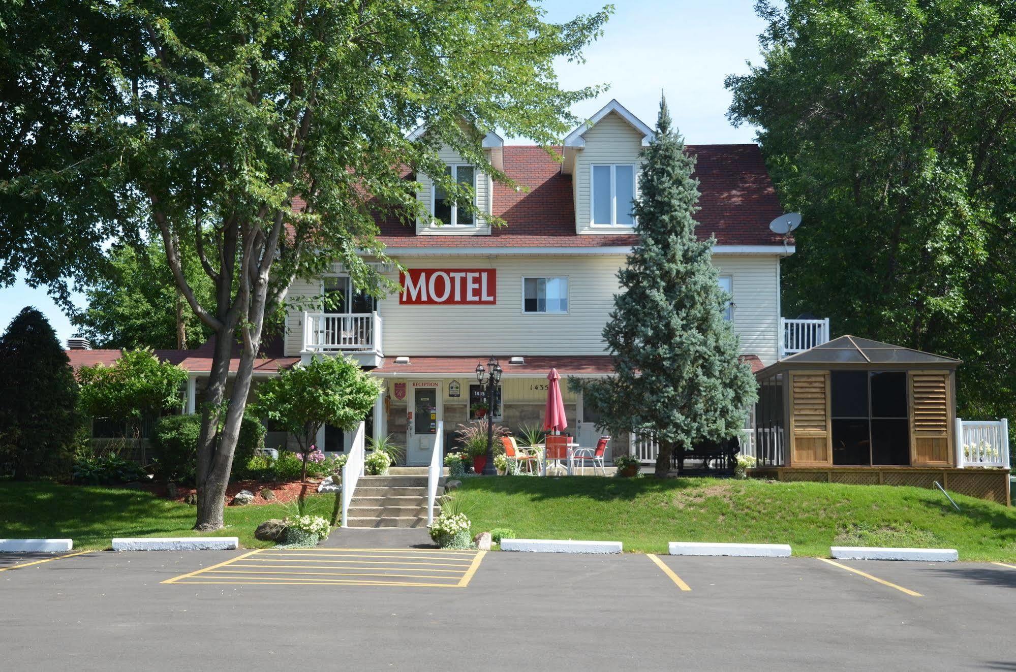 Motel Derfal Repentigny Exteriör bild