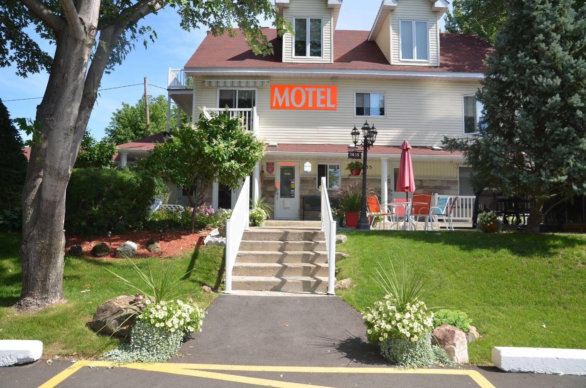Motel Derfal Repentigny Exteriör bild