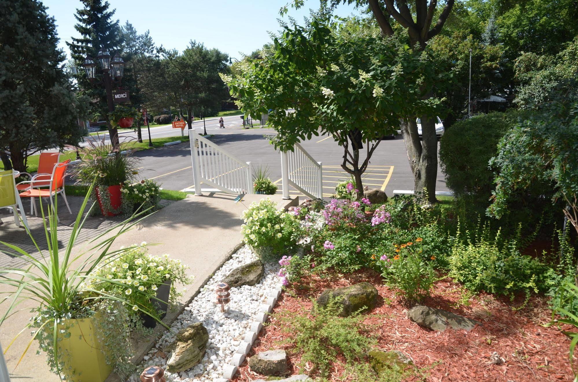 Motel Derfal Repentigny Exteriör bild